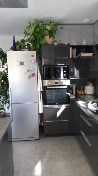 Pose de cuisine moderne à Nans-les-Pins près de Auriol dans les Bouches du Rhones (13)