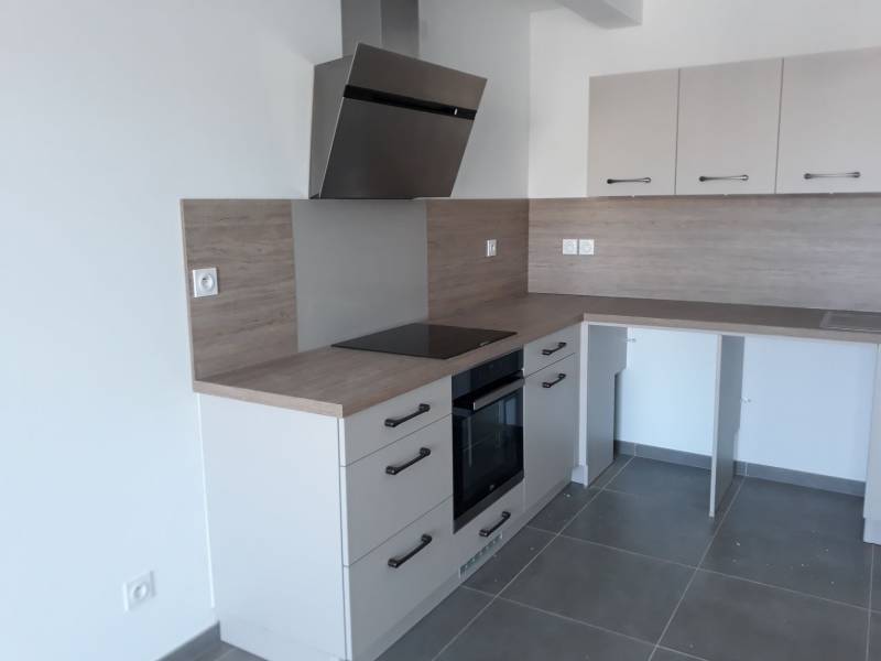 Cuisine équipée réalisée dans un programme d'appartement neuf à Marseille (13)