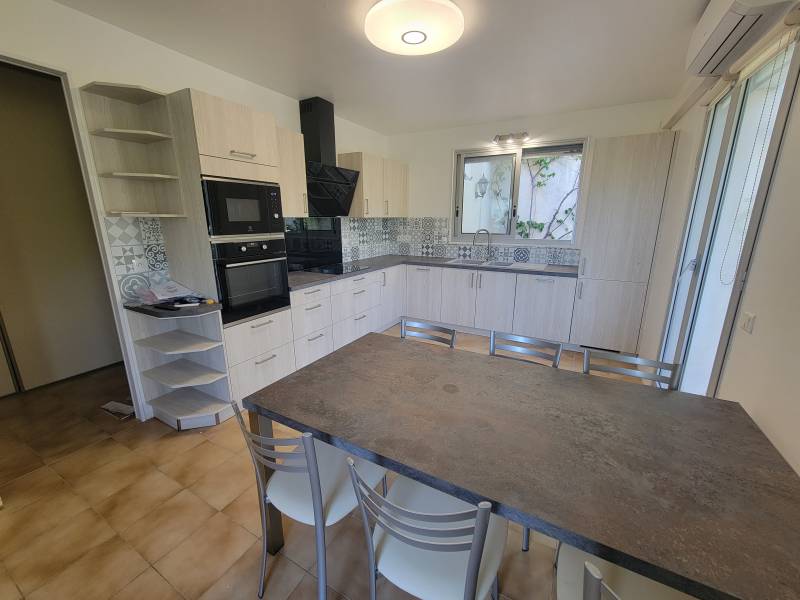 Réalisation d'une cuisine équipée modèle CORA, Coloris Shell Oak à Nice dans Les Alpes-Maritimes (06)