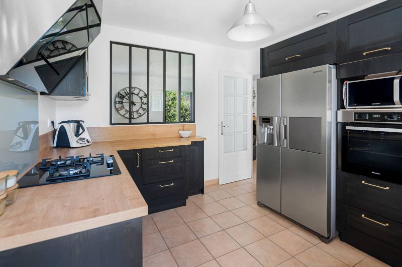 Cuisine équipée installée à Chateauneuf-le-rouge proche de Aix-en-Provence dans les Bouches-du-Rhones (13)