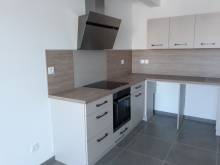 Cuisine équipée réalisée dans un programme d'appartement neuf à Marseille (13)