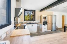 Livraison et pose d'ene cuisine équipé contemporaine à St Maximin la Ste Baume proche de Carcès dans le Var (83)