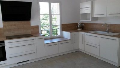 Implantation en L, malgré le positionnement de la fenêtre.