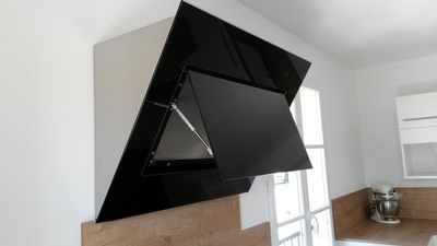 Une très belle hotte FALMEC a été choisie pour son désign moderne et élégant.